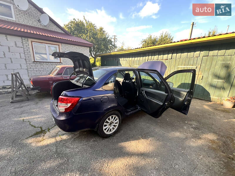 Седан ВАЗ / Lada 2190 Granta 2014 в Коростишеві