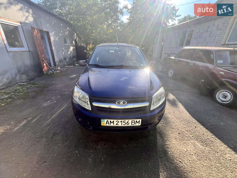 Седан ВАЗ 2190 Granta 2014 в 