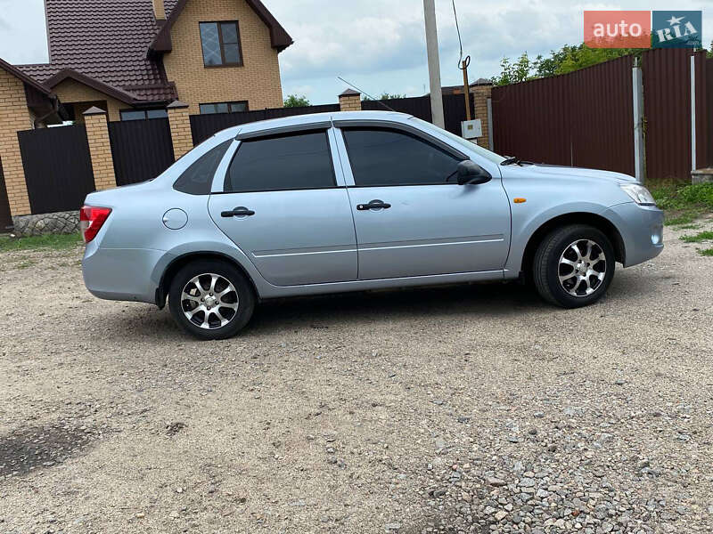 Седан ВАЗ / Lada 2190 Granta 2014 в Ахтырке