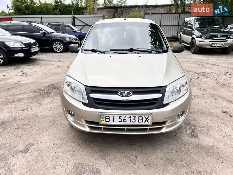 Седан ВАЗ / Lada 2190 Granta 2013 в Шостке