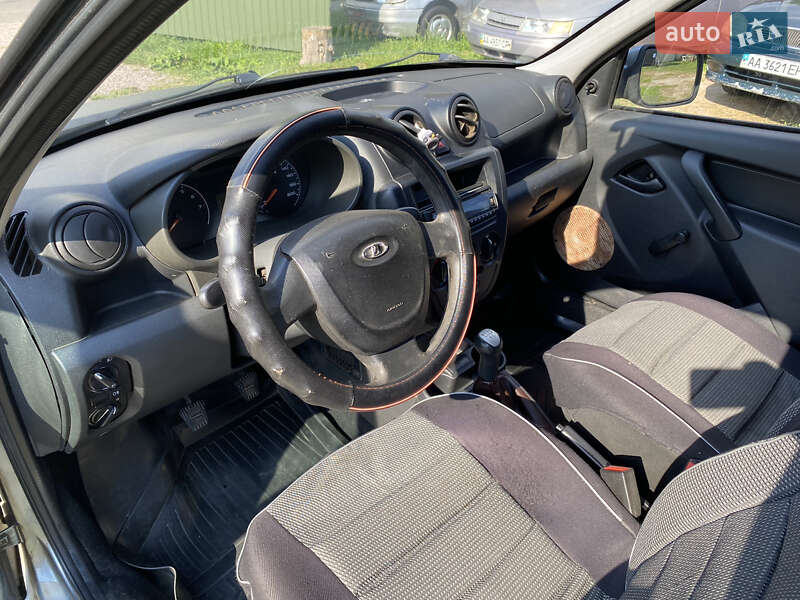 Седан ВАЗ / Lada 2190 Granta 2012 в Киеве