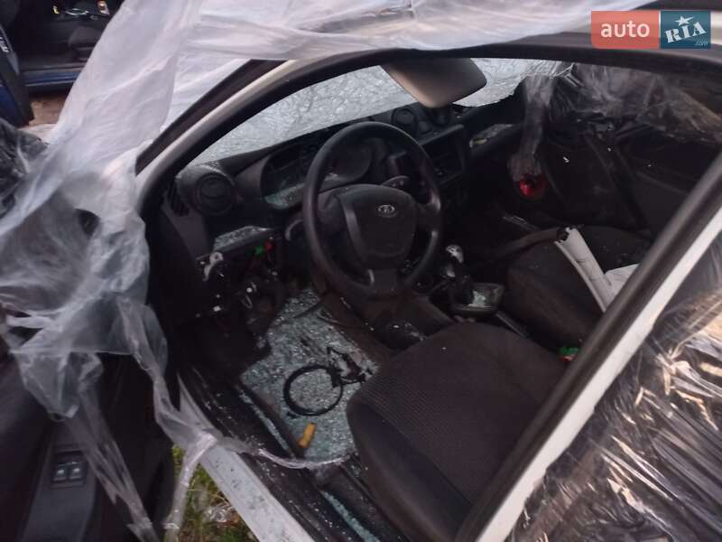 Седан ВАЗ / Lada 2190 Granta 2013 в Києві