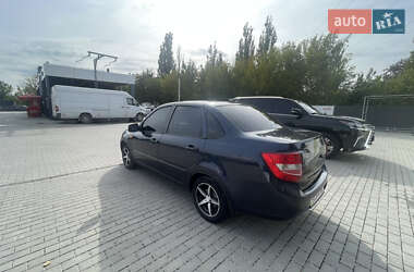 Седан ВАЗ 2190 Granta 2013 в 