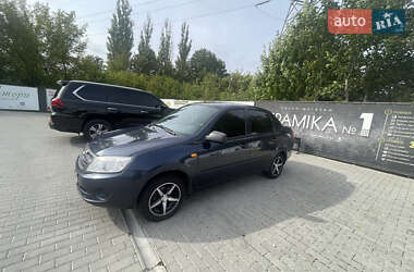 Седан ВАЗ 2190 Granta 2013 в 