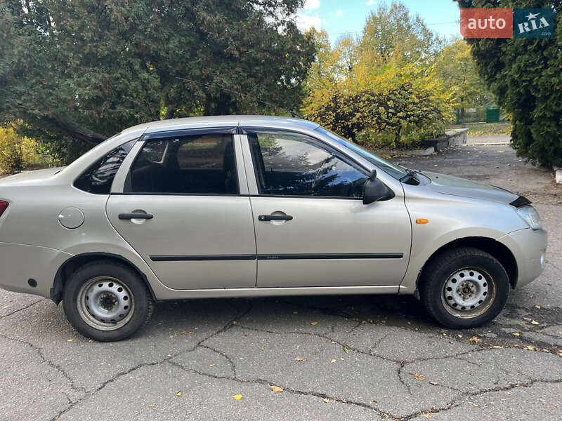 Седан ВАЗ / Lada 2190 Granta 2013 в Смілі фото 5 Седан ВАЗ / Lada 2190 Granta 2013 в Смілі