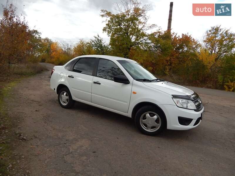 Седан ВАЗ 2190 Granta 2016 в 
