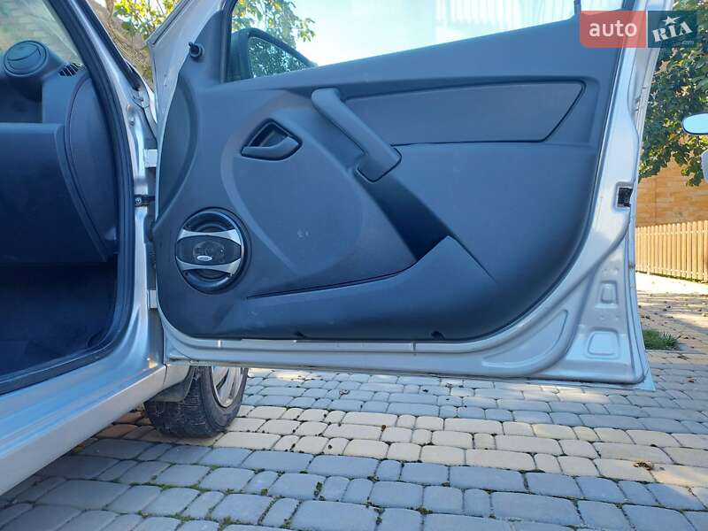 Седан ВАЗ / Lada 2190 Granta 2014 в Виннице