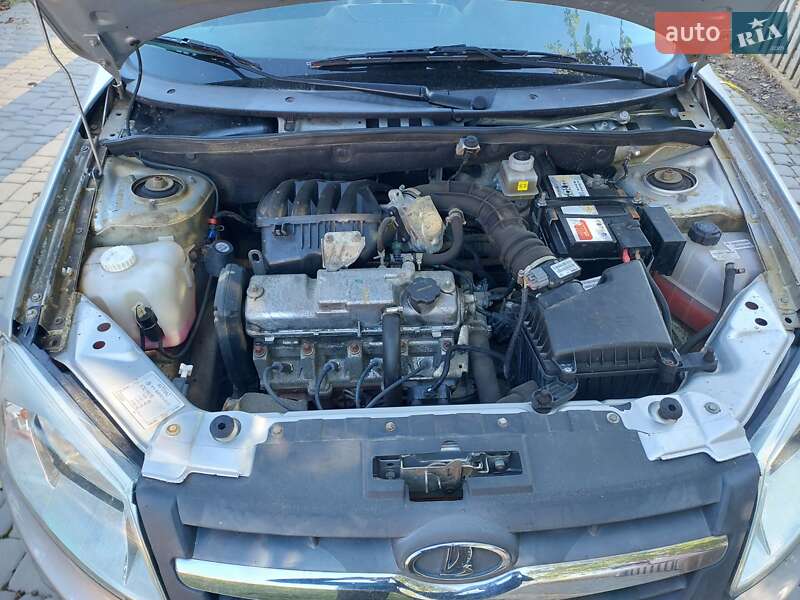 Седан ВАЗ / Lada 2190 Granta 2014 в Виннице