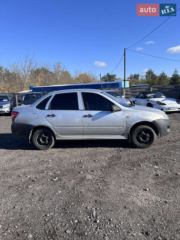 Седан ВАЗ / Lada 2190 Granta 2012 в Белогородке фото 4 Седан ВАЗ / Lada 2190 Granta 2012 в Белогородке
