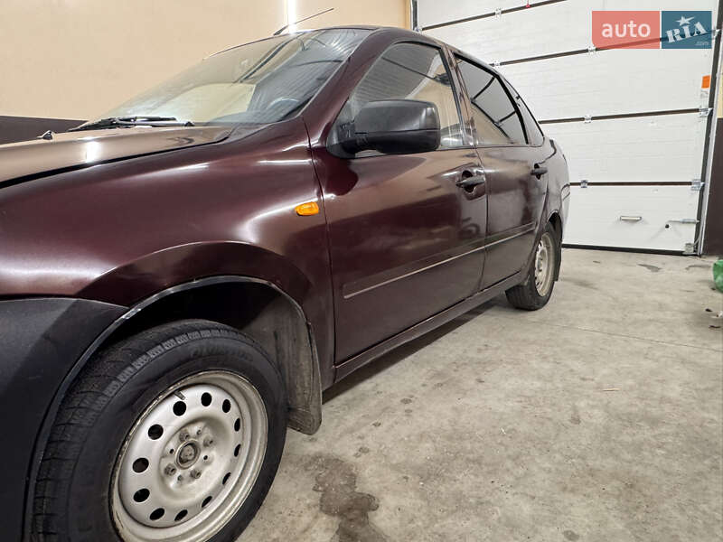 Седан ВАЗ / Lada 2190 Granta 2013 в Бердичеве фото 11 Седан ВАЗ / Lada 2190 Granta 2013 в Бердичеве