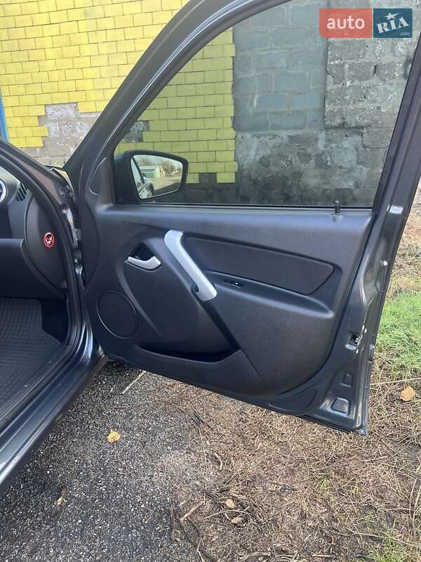 Седан ВАЗ / Lada 2190 Granta 2015 в Кобеляках