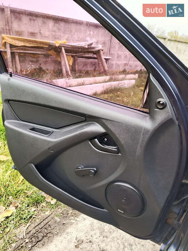 Седан ВАЗ / Lada 2190 Granta 2012 в Яготині