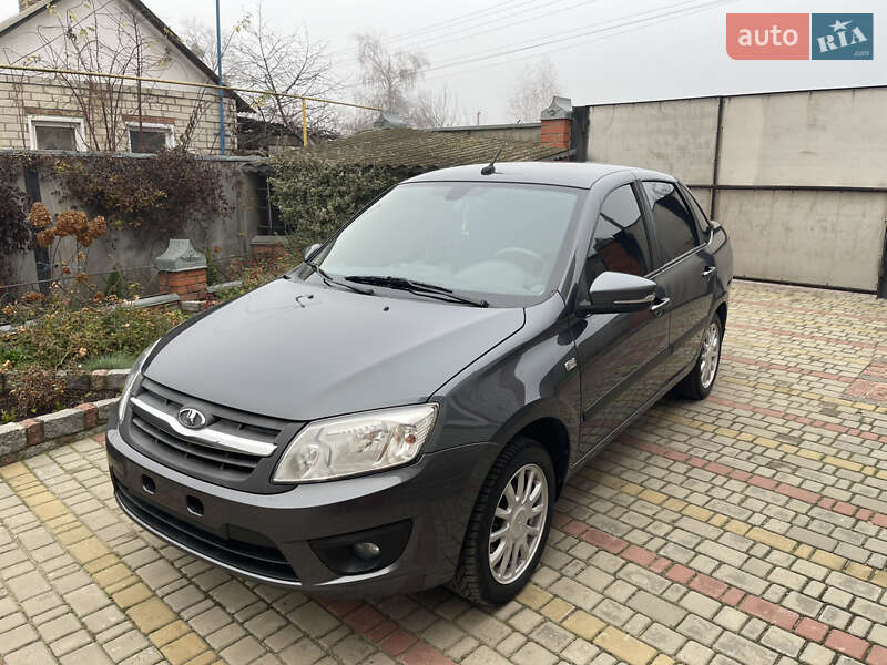 Седан ВАЗ / Lada 2190 Granta 2015 в Харкові
