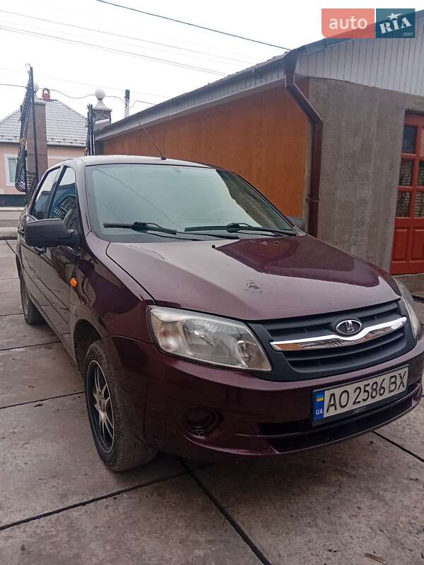 Седан ВАЗ / Lada 2190 Granta 2014 в Виноградове