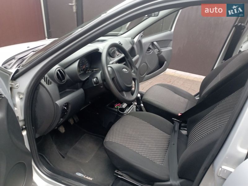 Седан ВАЗ / Lada 2190 Granta 2018 в Сваляве