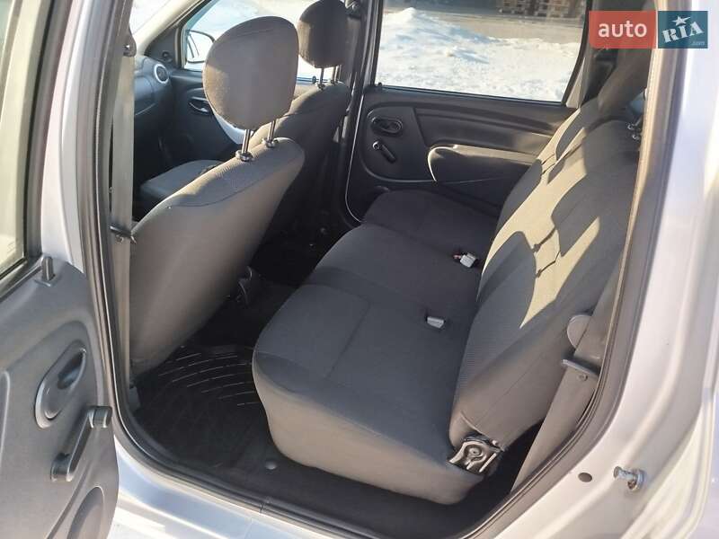 Универсал ВАЗ / Lada Largus 2014 в Житомире фото 9 Универсал ВАЗ / Lada Largus 2014 в Житомире
