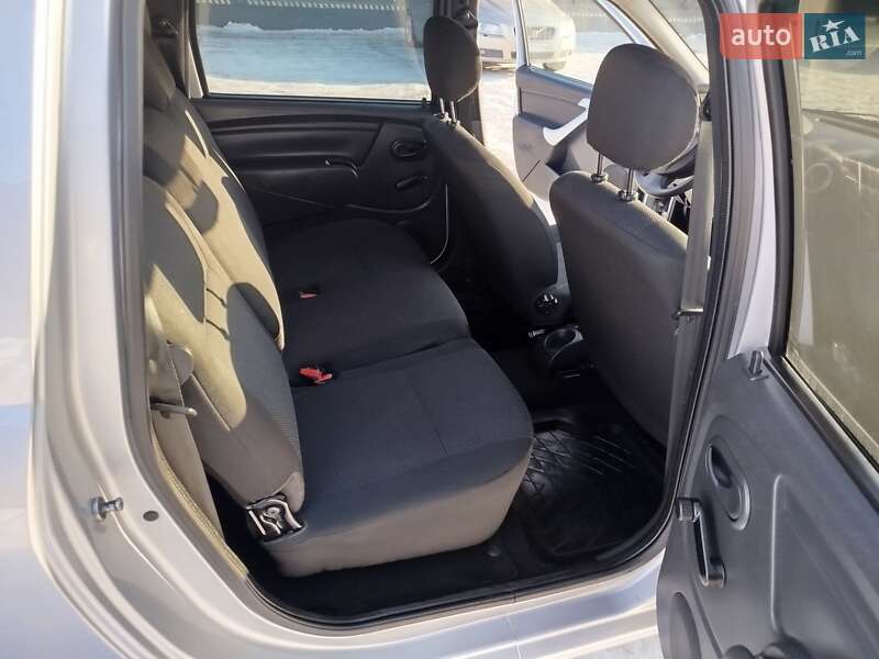 Универсал ВАЗ / Lada Largus 2014 в Житомире фото 13 Универсал ВАЗ / Lada Largus 2014 в Житомире
