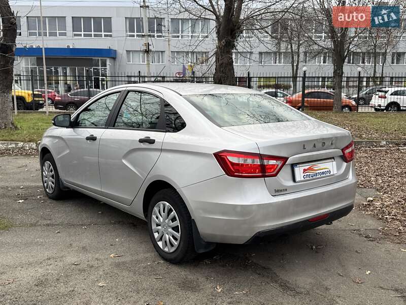 Седан ВАЗ / Lada Vesta 2021 в Киеве