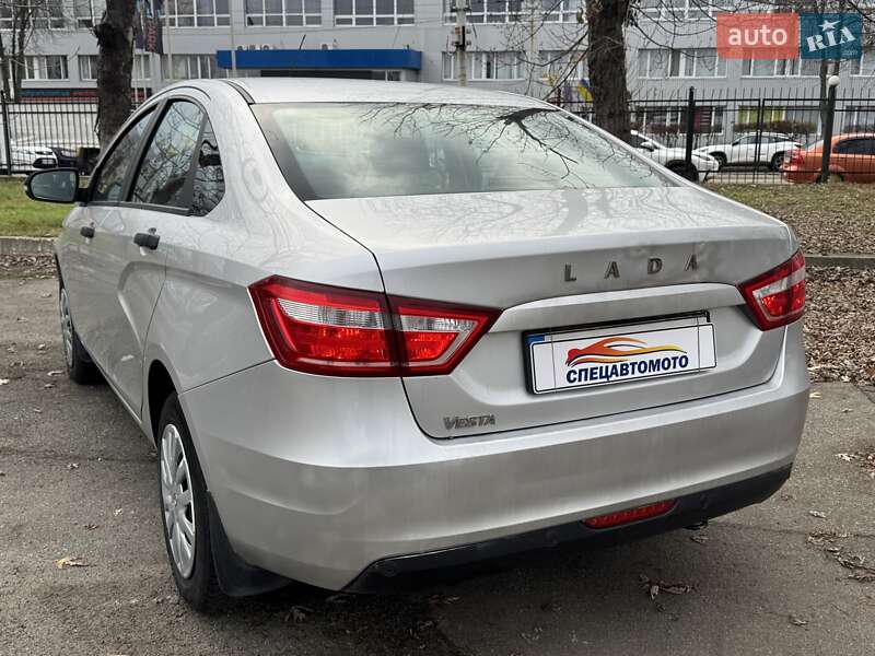 Седан ВАЗ / Lada Vesta 2021 в Киеве