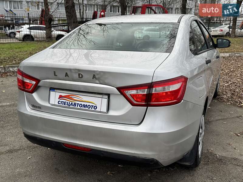 Седан ВАЗ / Lada Vesta 2021 в Киеве