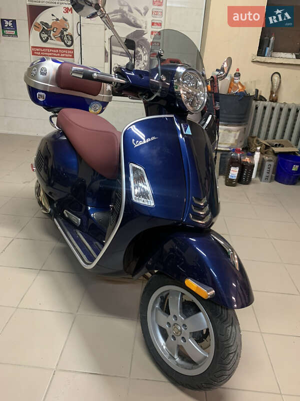 Скутер Vespa GTS 2020 в  фото Скутер Vespa GTS 2020 в