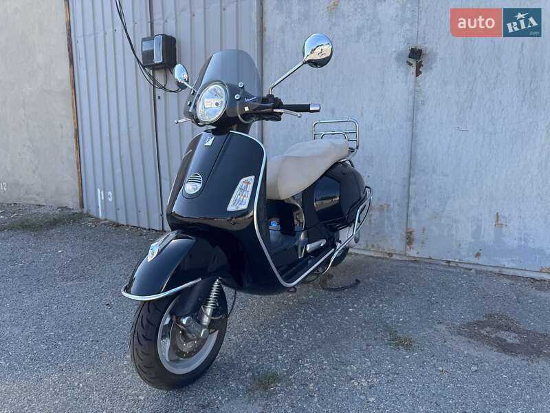 Максі-скутер Vespa GTS 2012 в Дніпрі