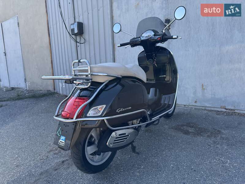 Максі-скутер Vespa GTS 2012 в Дніпрі