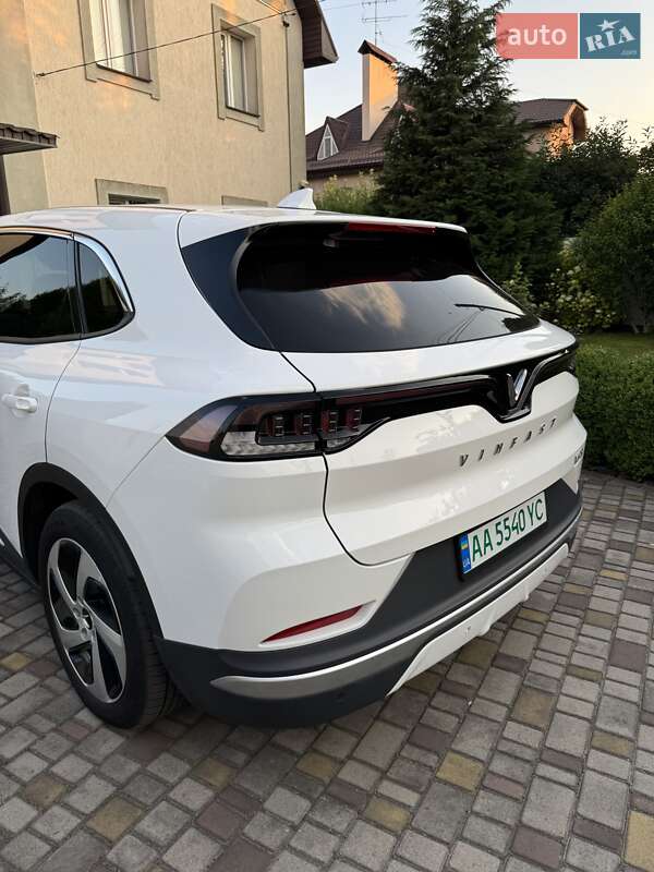 Внедорожник / Кроссовер VinFast VF-8 2022 в Киеве