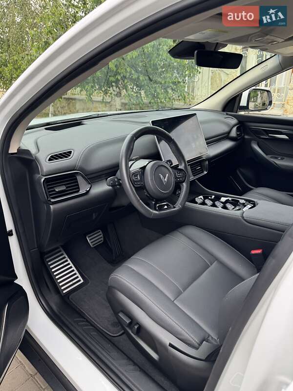 Внедорожник / Кроссовер VinFast VF-8 2022 в Киеве