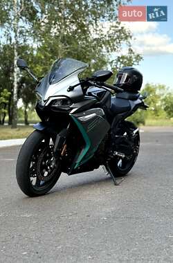 Спортбайк Voge 300RR 2021 в Смоліному
