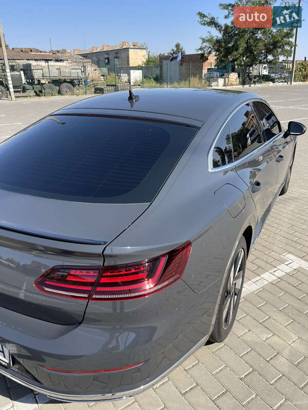 Ліфтбек Volkswagen Arteon 2021 в Ромнах
