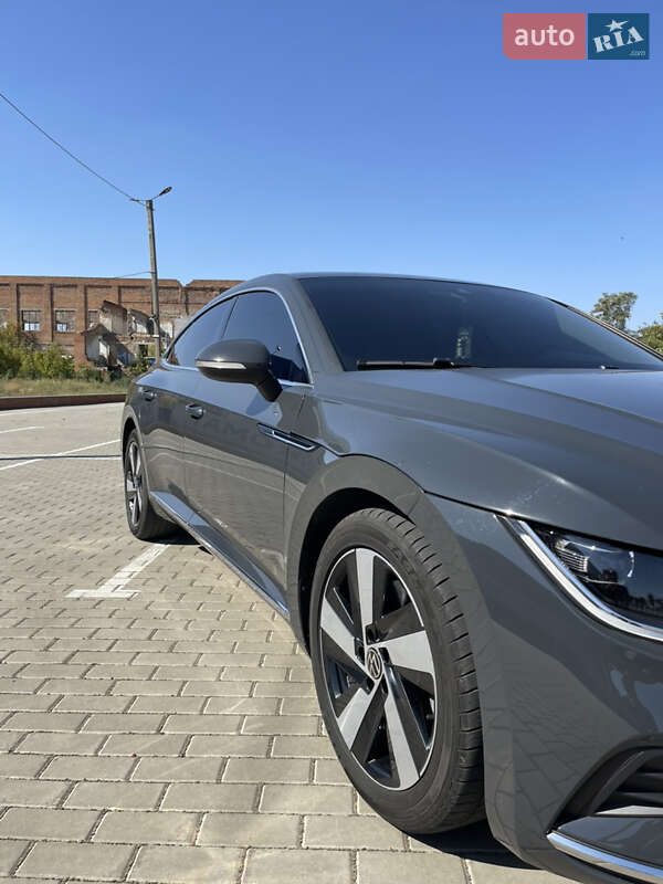 Ліфтбек Volkswagen Arteon 2021 в Ромнах