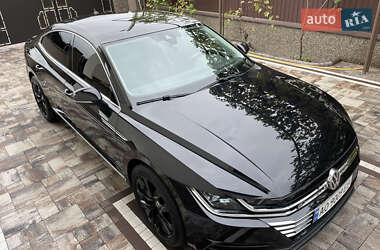 Лифтбек Volkswagen Arteon 2017 в Иршаве