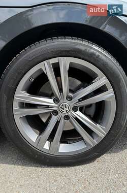 Лифтбек Volkswagen Arteon 2017 в 