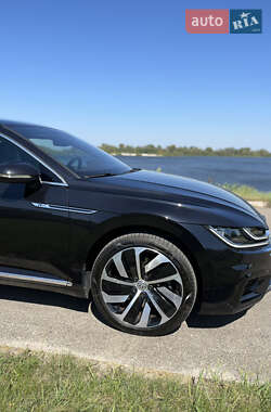 Лифтбек Volkswagen Arteon 2017 в 