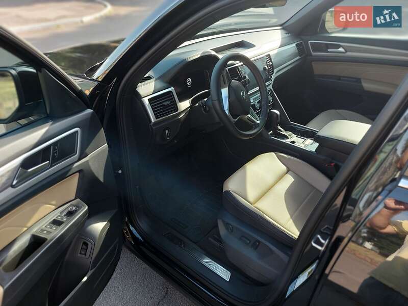 Позашляховик / Кросовер Volkswagen Atlas Cross Sport 2021 в Кам'янському