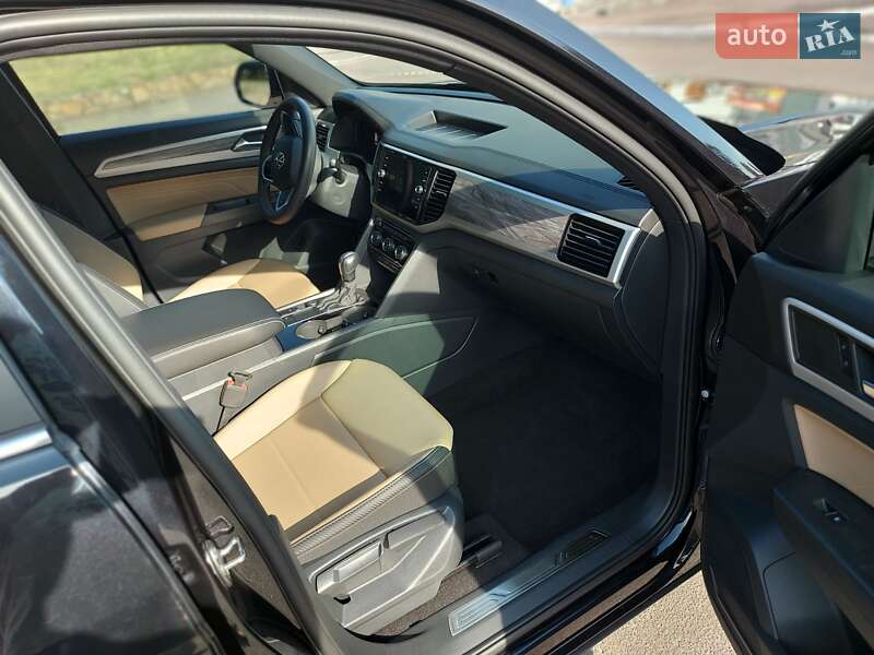 Позашляховик / Кросовер Volkswagen Atlas Cross Sport 2021 в Кам'янському