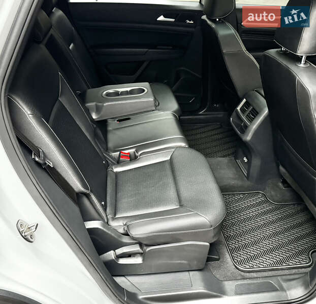 Внедорожник / Кроссовер Volkswagen Atlas Cross Sport 2020 в Киеве фото 72 Внедорожник / Кроссовер Volkswagen Atlas Cross Sport 2020 в Киеве