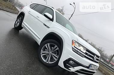 Позашляховик / Кросовер Volkswagen Atlas 2017 в 