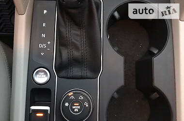 Позашляховик / Кросовер Volkswagen Atlas 2017 в 