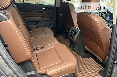 Позашляховик / Кросовер Volkswagen Atlas 2021 в 