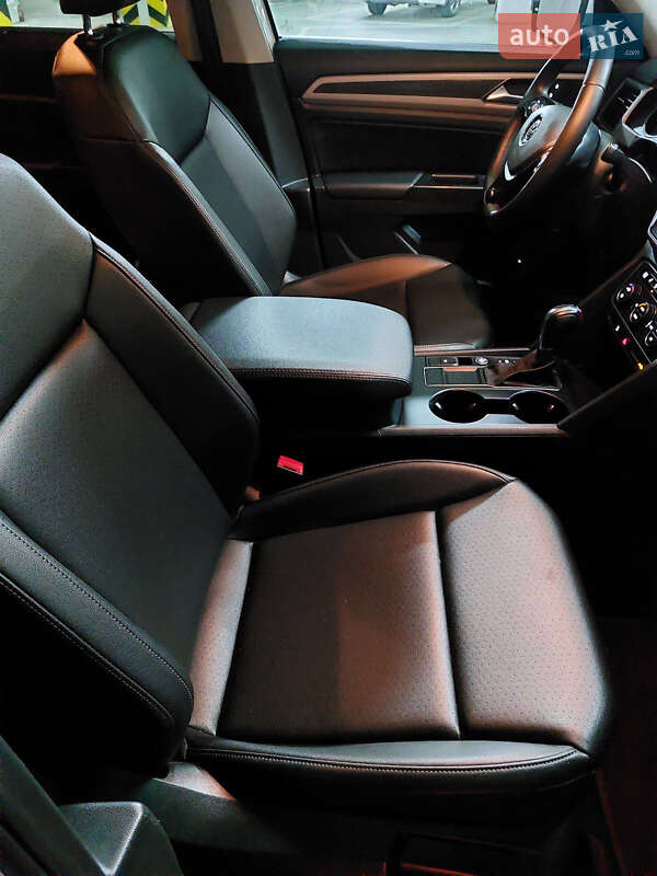 Позашляховик / Кросовер Volkswagen Atlas 2019 в Києві