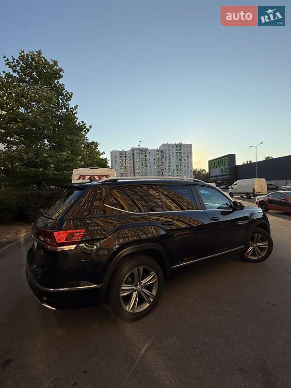 Внедорожник / Кроссовер Volkswagen Atlas 2018 в Вишневом