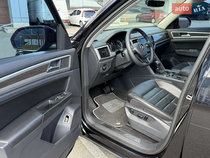 Внедорожник / Кроссовер Volkswagen Atlas 2017 в Киеве