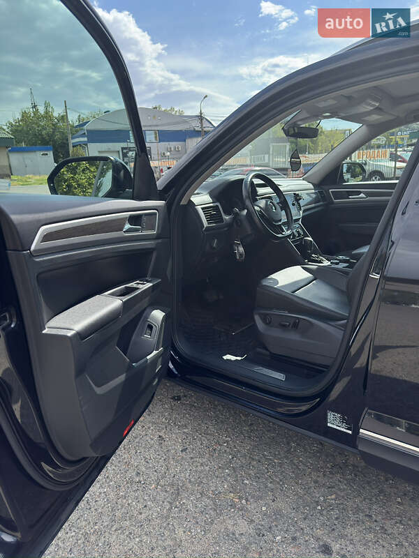 Позашляховик / Кросовер Volkswagen Atlas 2017 в Миколаєві