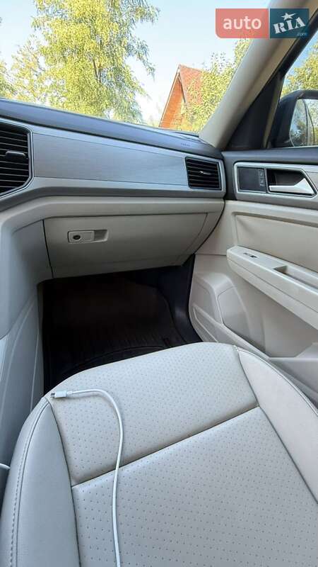 Позашляховик / Кросовер Volkswagen Atlas 2017 в Бородянці