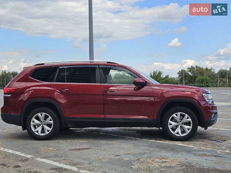 Позашляховик / Кросовер Volkswagen Atlas 2017 в Києві
