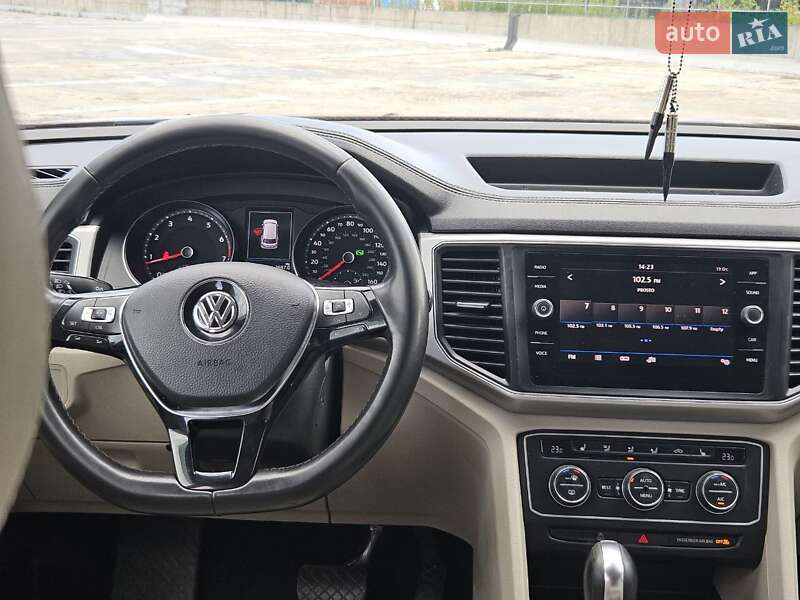 Позашляховик / Кросовер Volkswagen Atlas 2017 в Києві