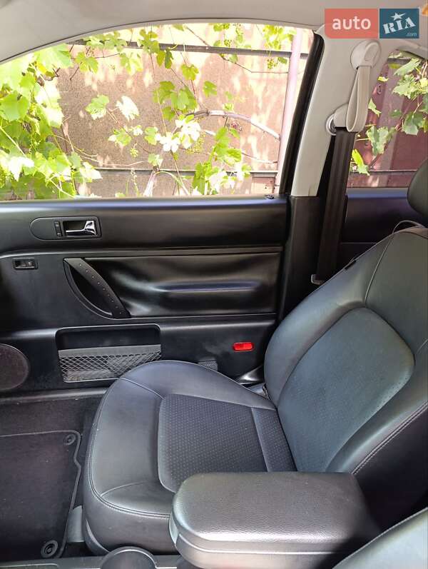 Хэтчбек Volkswagen Beetle 2010 в Киеве