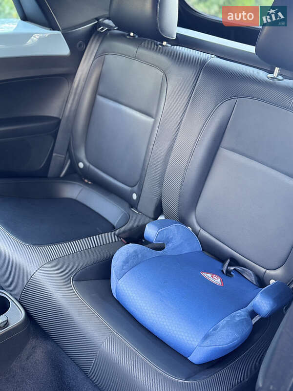 Кабриолет Volkswagen Beetle 2013 в Киеве фото 13 Кабриолет Volkswagen Beetle 2013 в Киеве